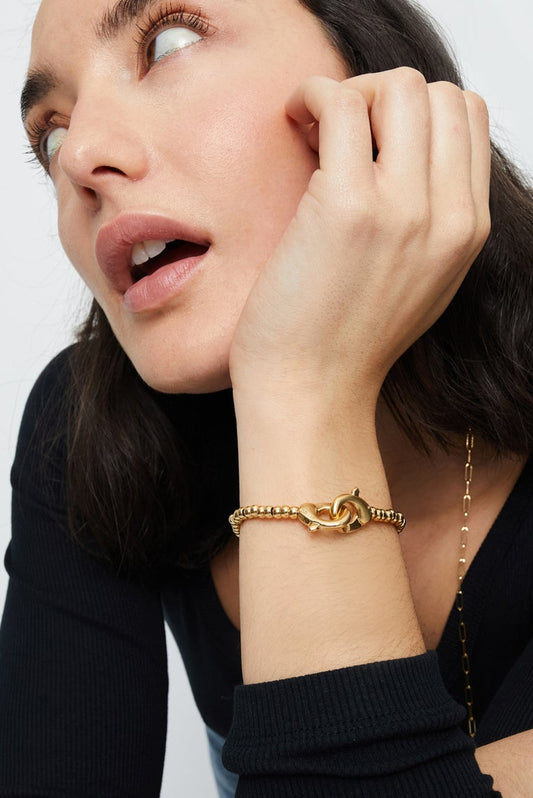 SER INSEPARABLE BRACELET IN GOLD FRONT VIEW WORN