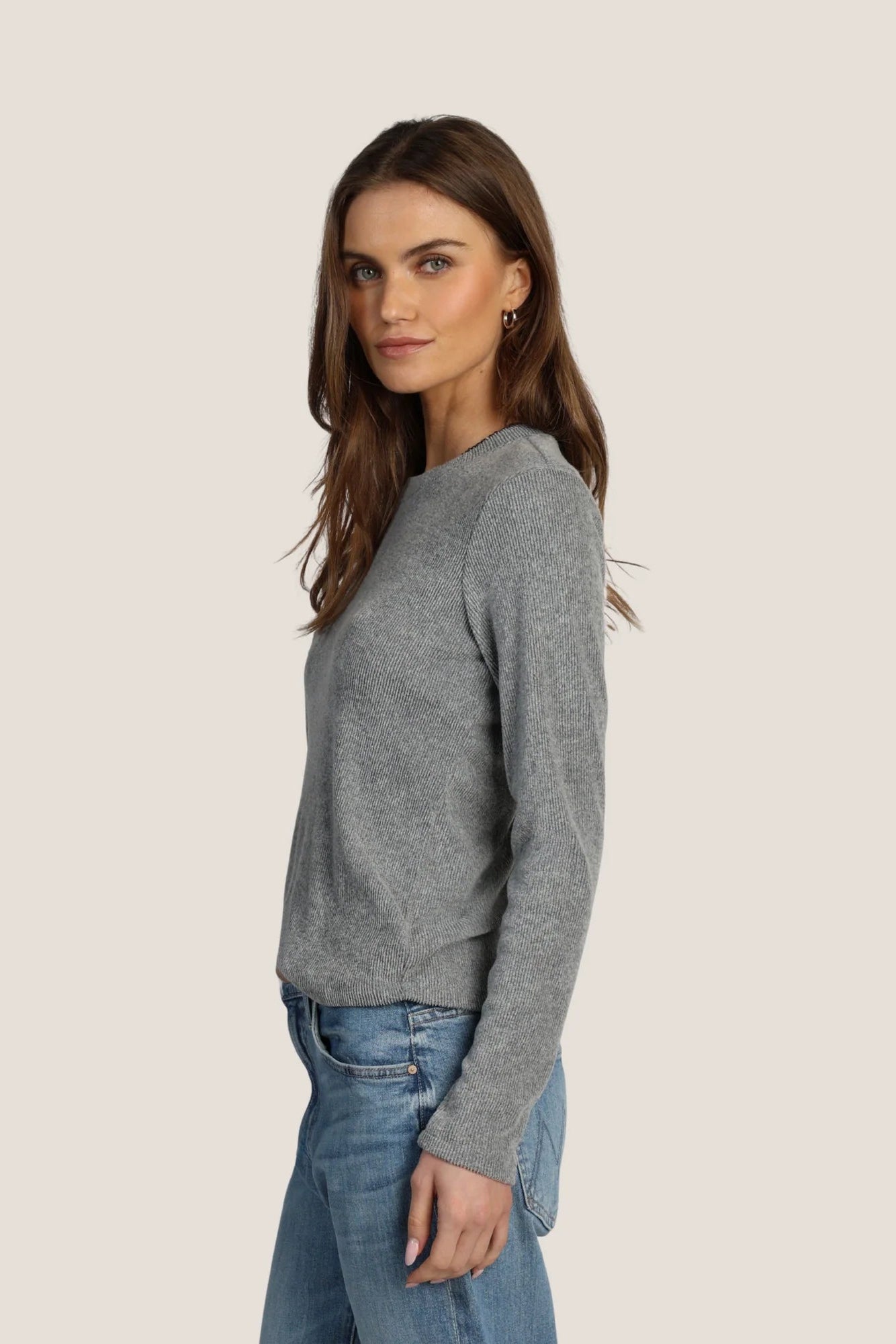 COZY RIB CREWNECK IN BLACK SIDE VIEW