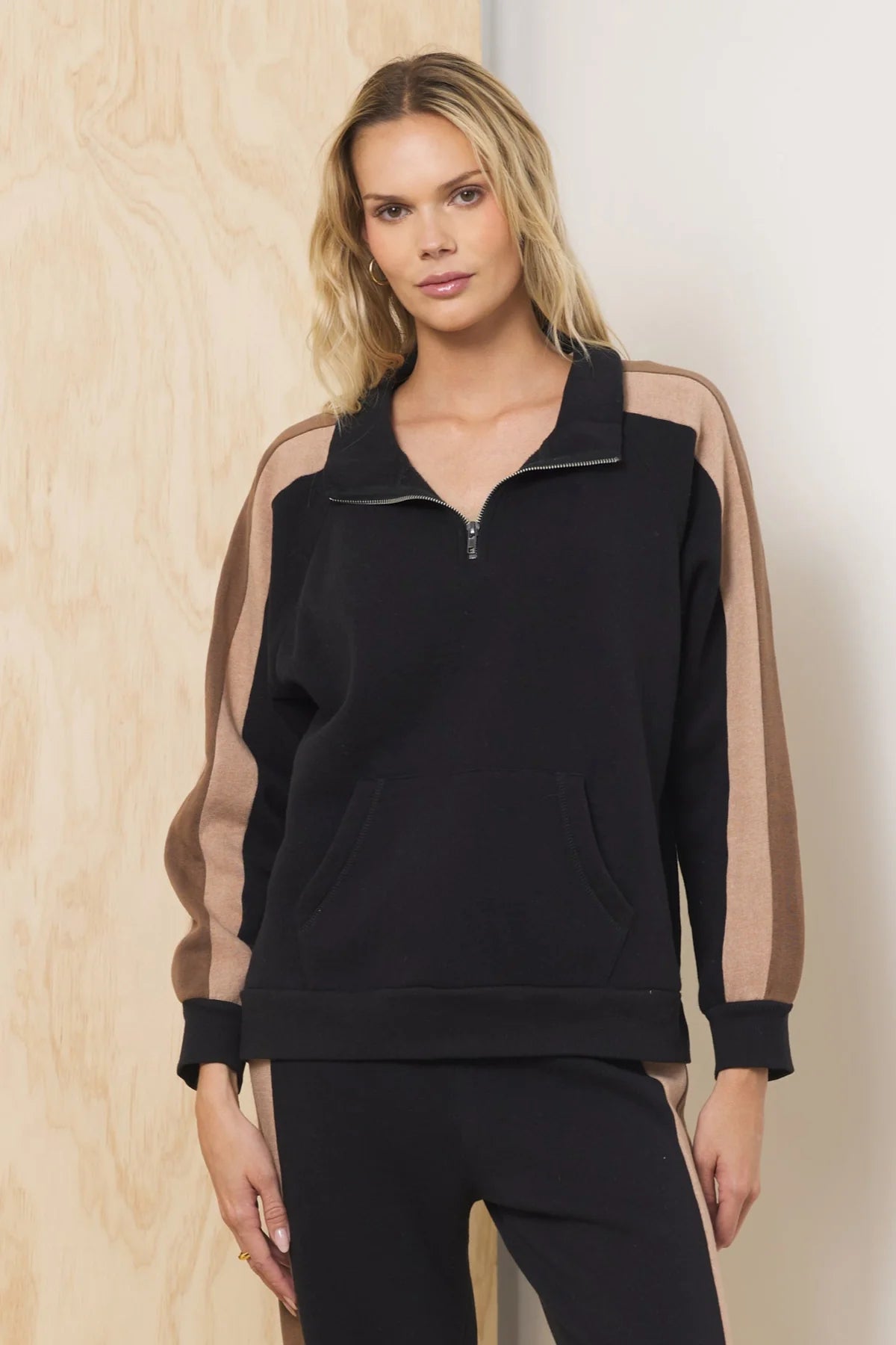 FLEECE COLOR BLOCK QUARTER ZIP IN BLACK/NEUTRALS FRONT VIEW