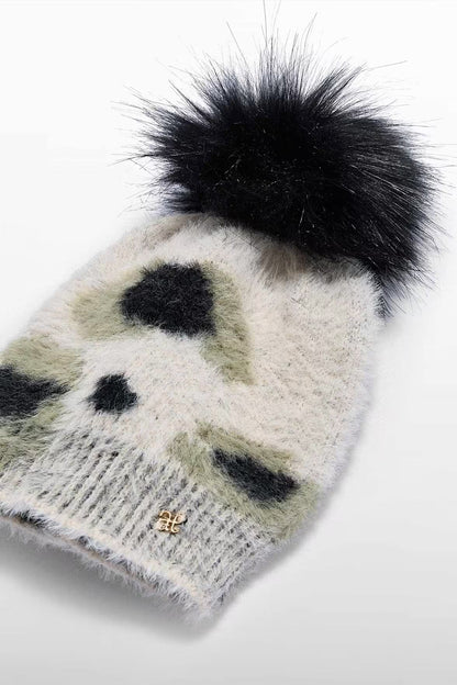 JACQUARD TRICOT FUR CAP IN BEIGE/MARZIPAN DETAIL VIEW