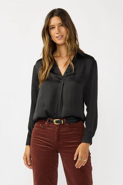 LONG SLEEVE SPLIT NECK BLOUSE w/ COLLAR IN BLACK FRONT VIEW