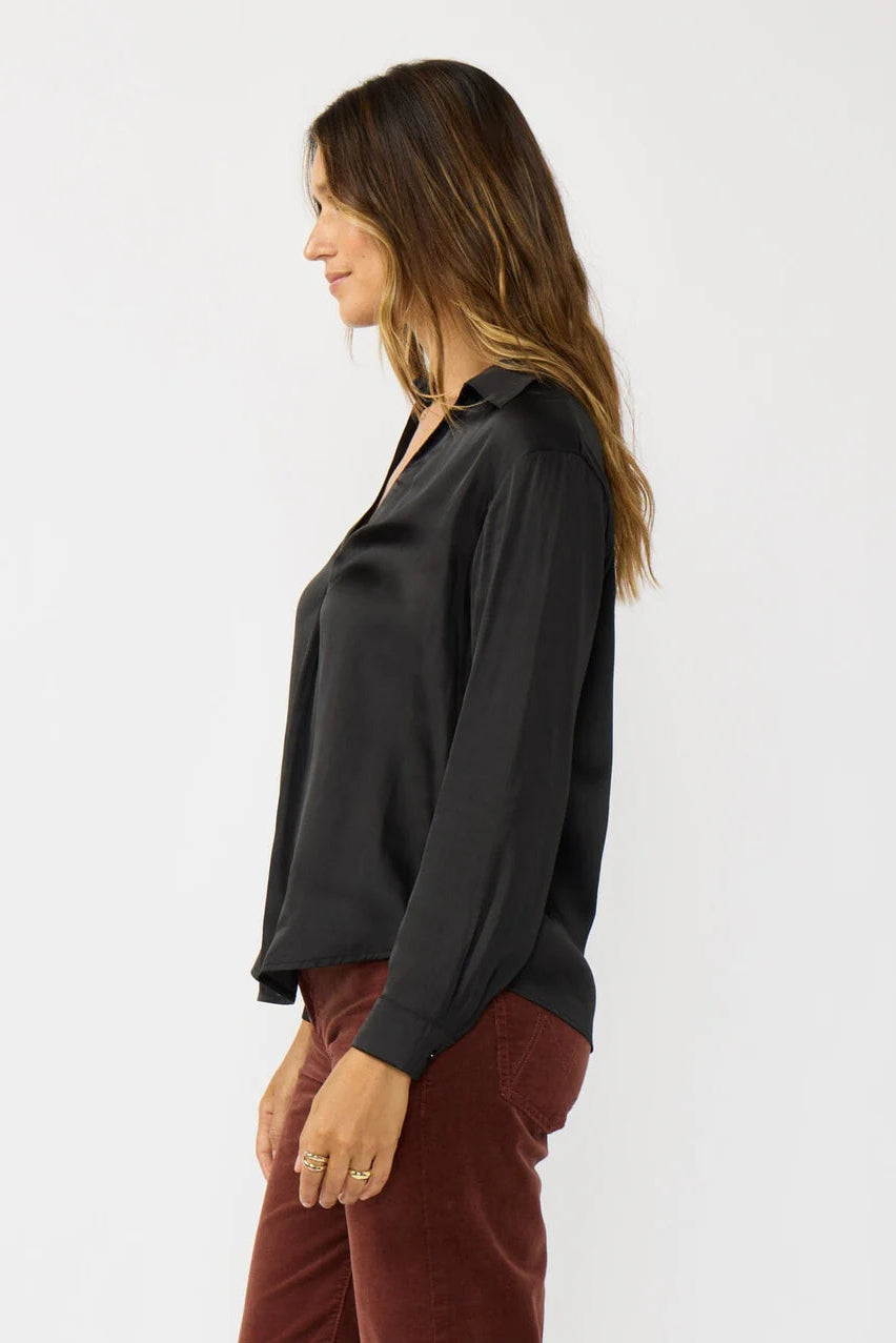 LONG SLEEVE SPLIT NECK BLOUSE w/ COLLAR IN BLACK SIDE VIEW