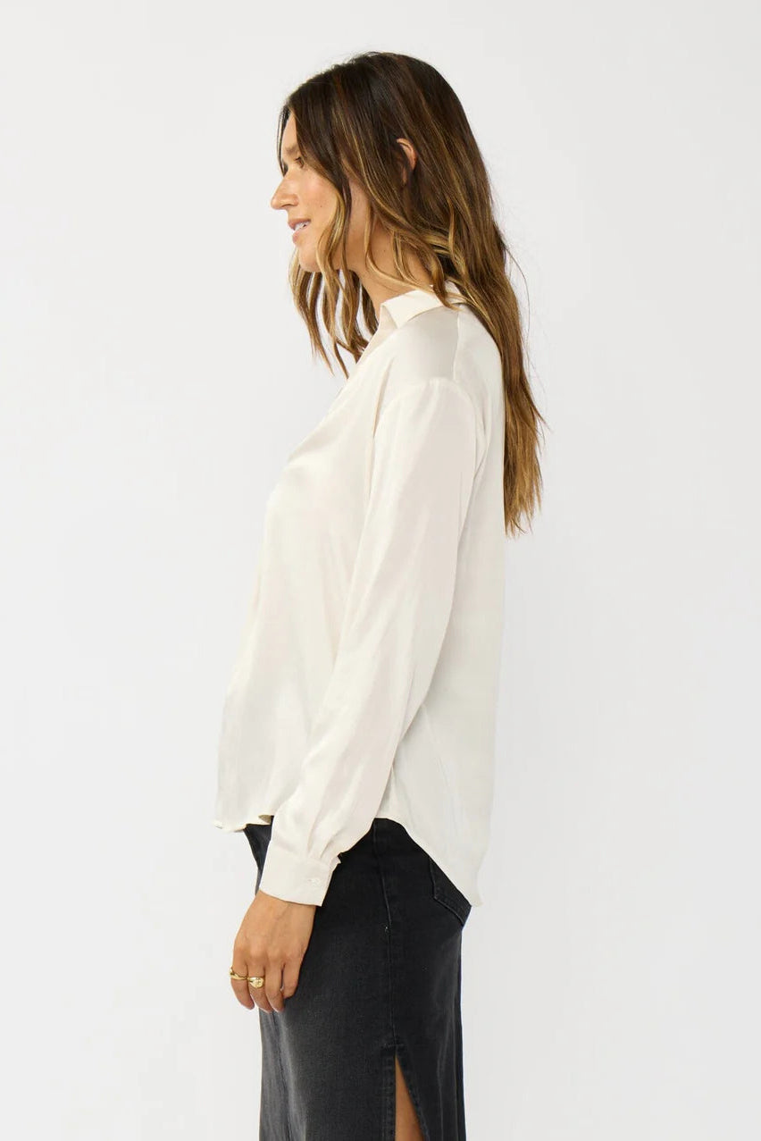 LONG SLEEVE SPLIT NECK BLOUSE w/ COLLAR IN EGGSHELL SIDE VIEW