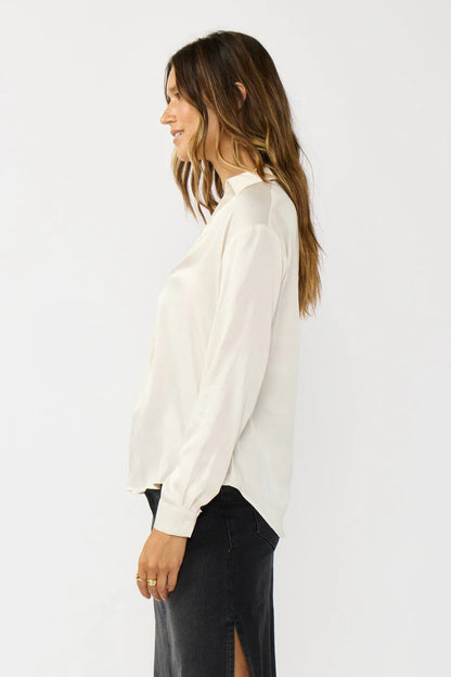 LONG SLEEVE SPLIT NECK BLOUSE w/ COLLAR IN EGGSHELL SIDE VIEW