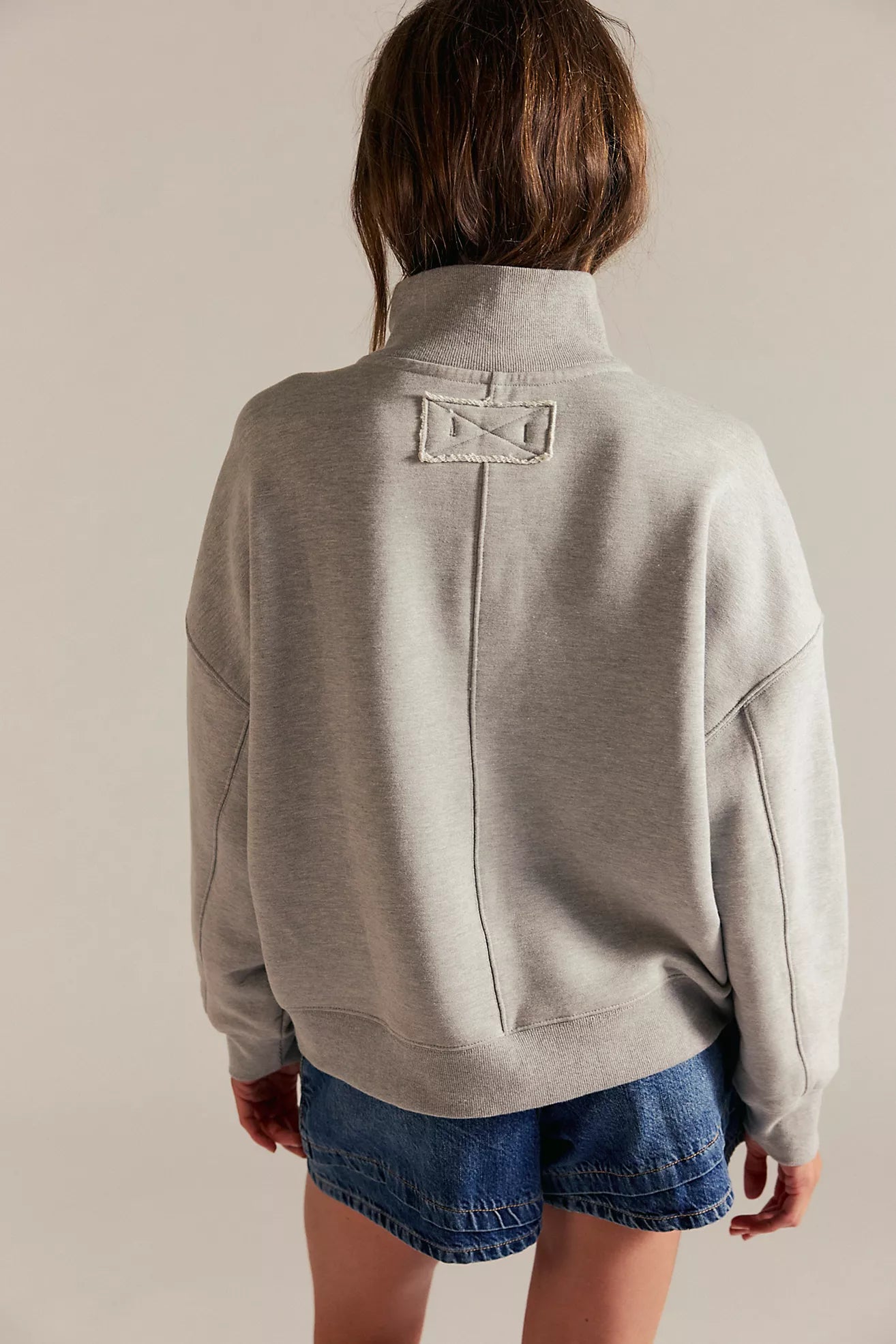 TIMELESS PULLOVER IN HEATHER GREY BACK VIEW