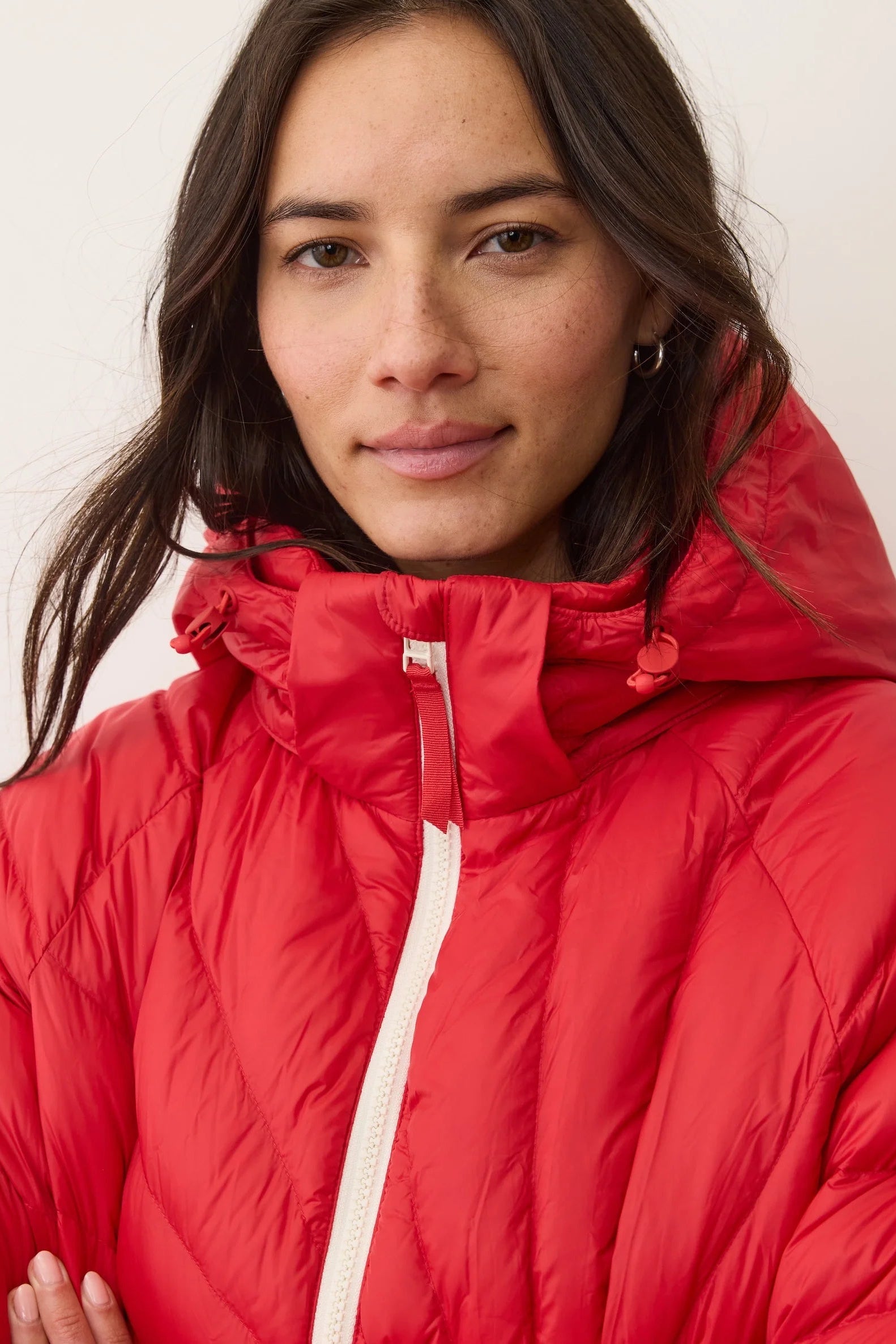 SUNBEAM PUFFER JACKET IN CHERRY RED FRONT DETAIL VIEW