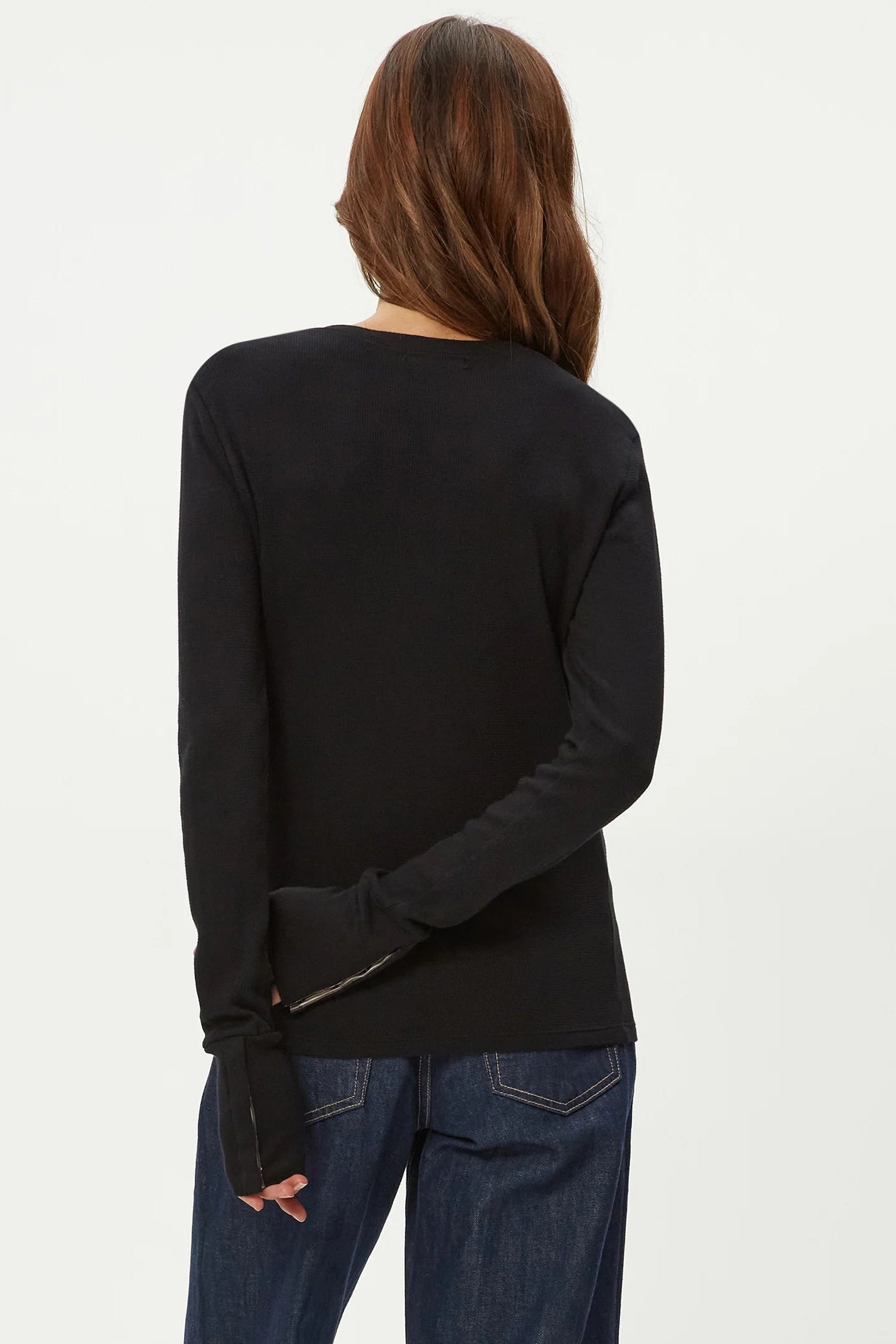 DINAH V-NECK w/SNAP WRIST IN BLACK/NUDE BACK VIEW