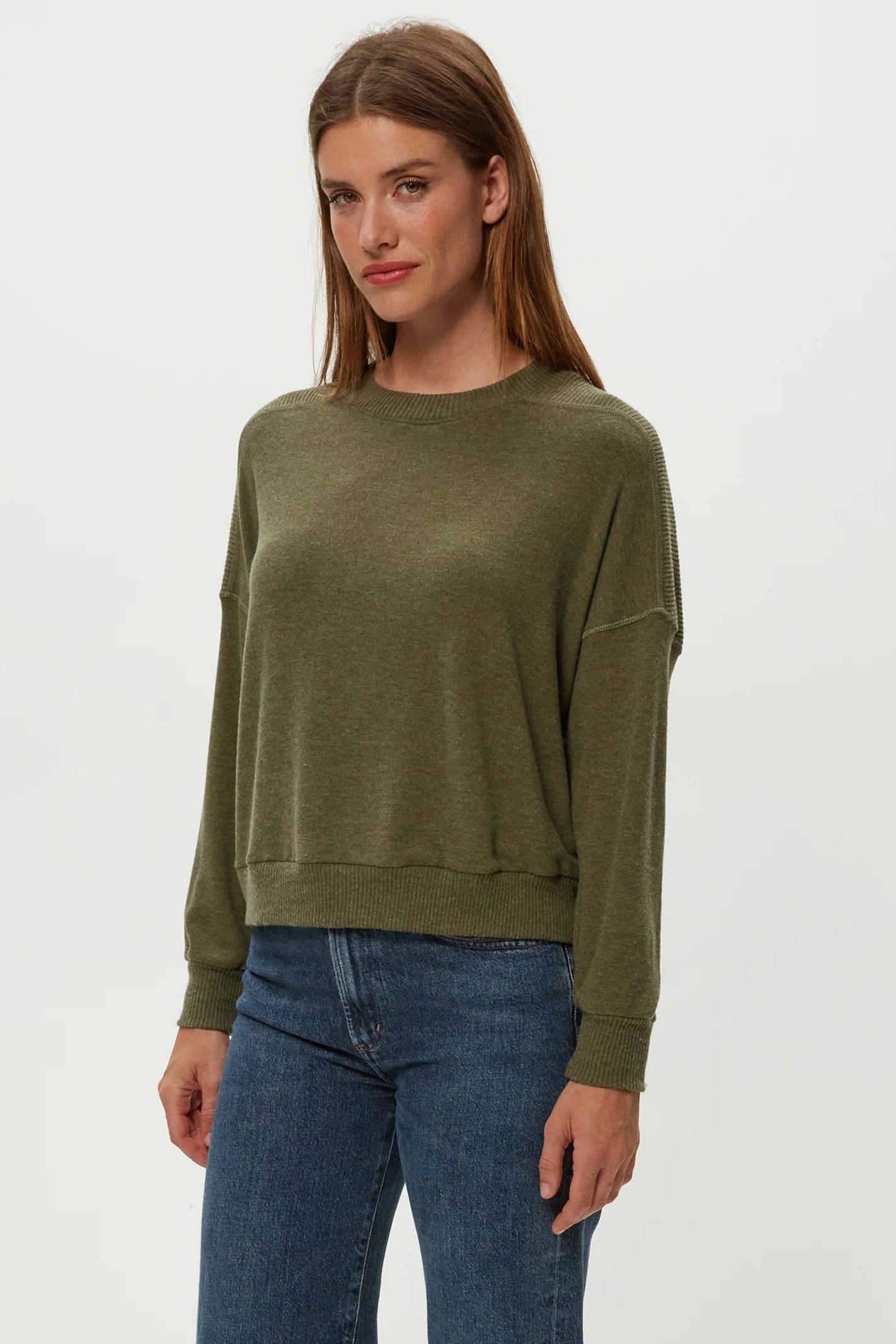MARTY CREW NECK PULLOVER IN TOPIARY SIDE VIEW