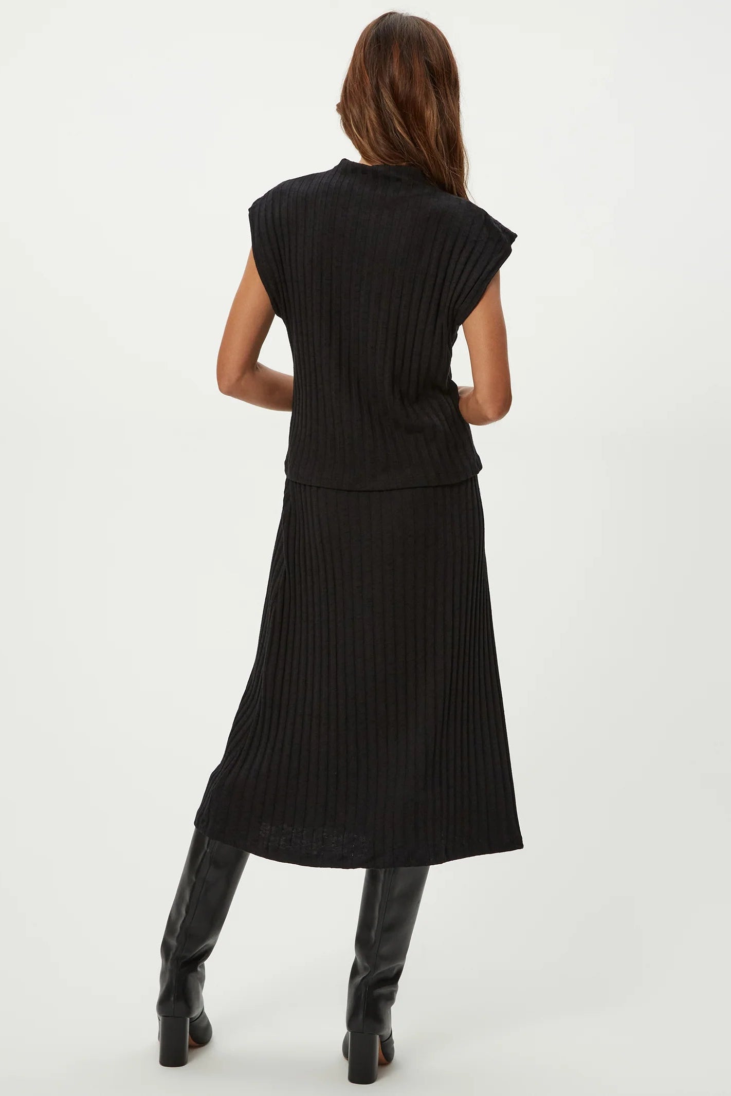 SHANIA MIDI SKIRT IN BLACK BACK VIEW