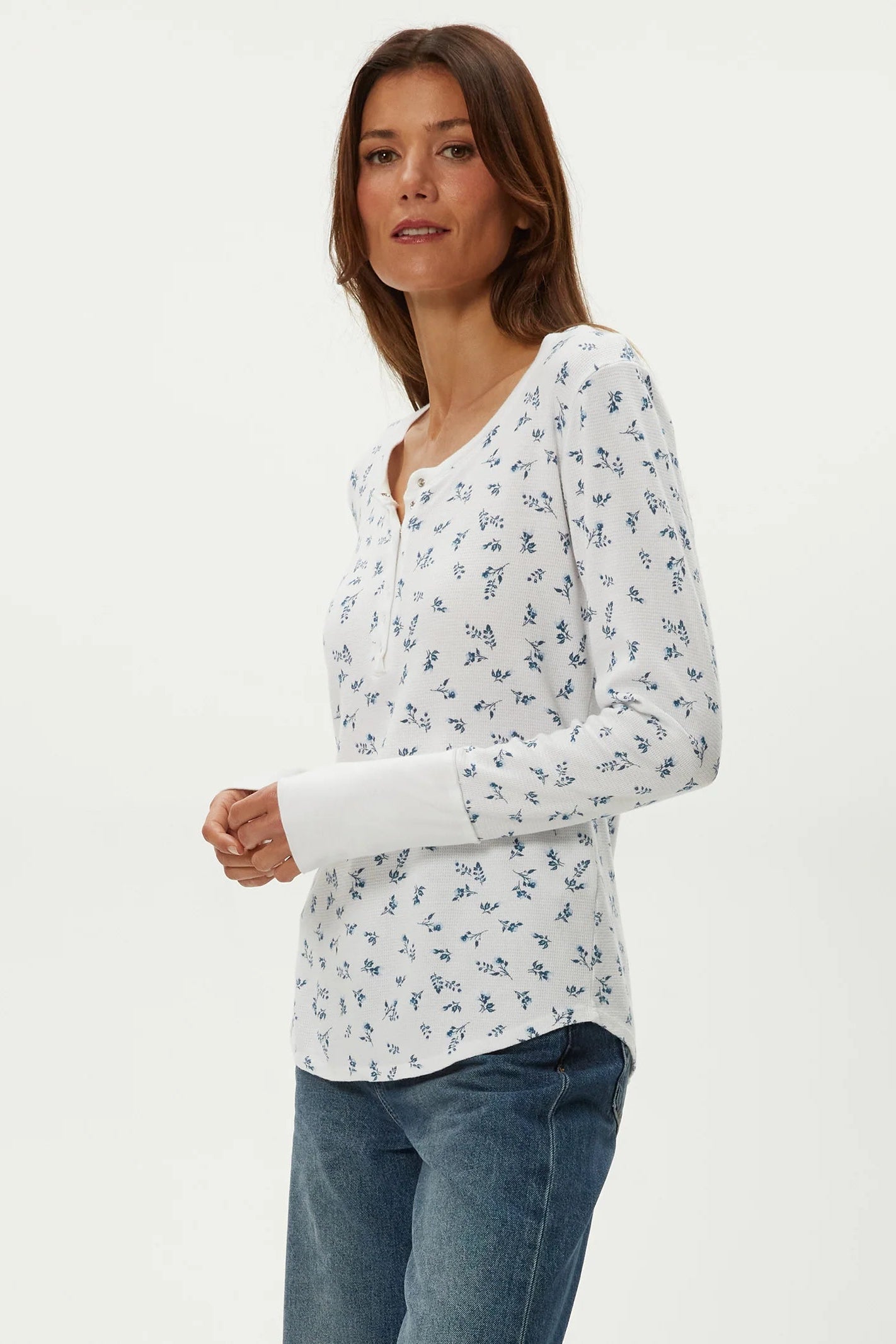 REGAN PRINTED HENLEY IN WHITE SIDE VIEW