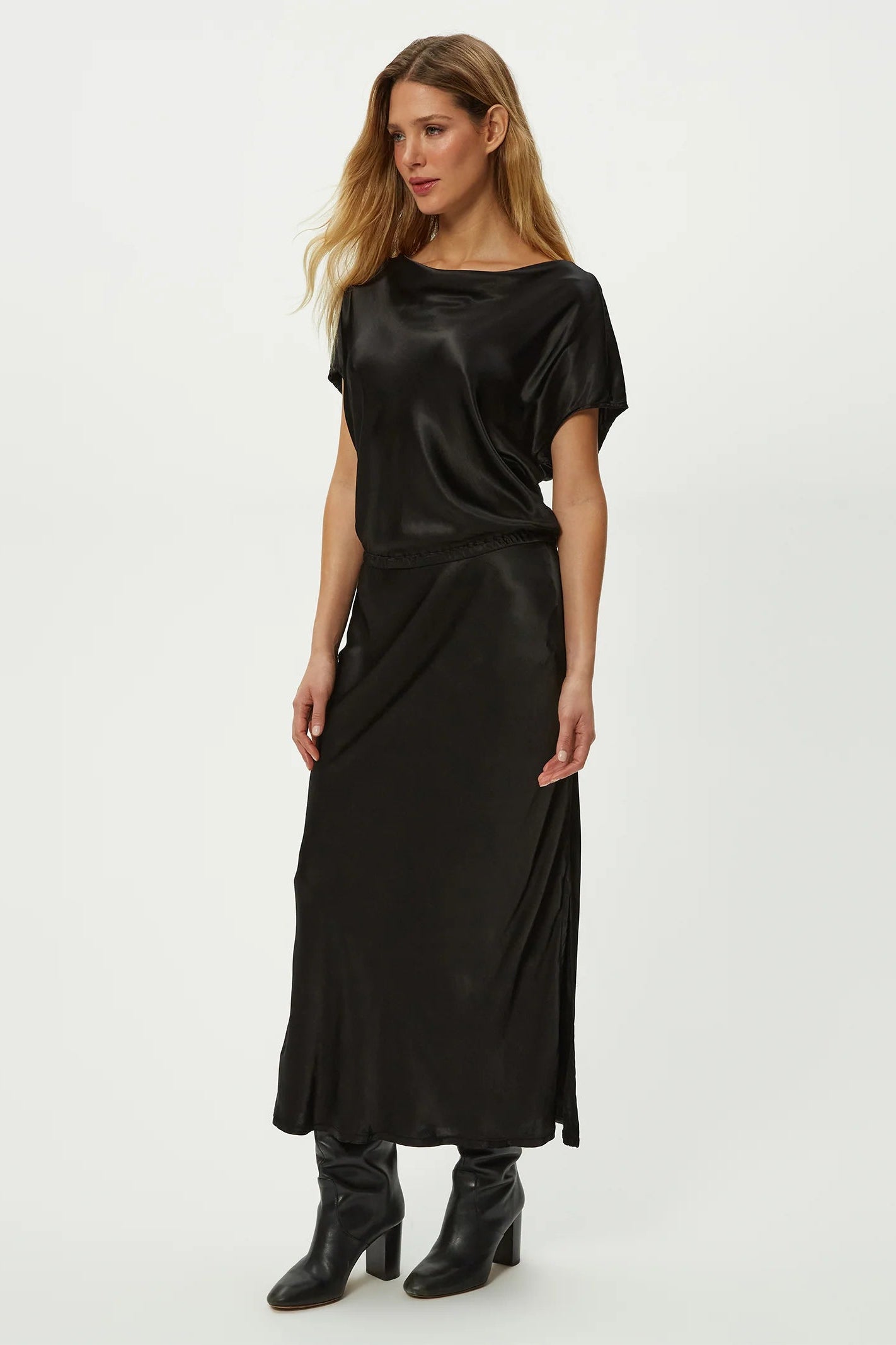 KARTER SHORT SLEEVE MIDI DRESS IN BLACK SIDE VIEW