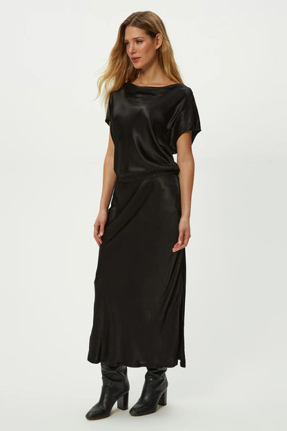 KARTER SHORT SLEEVE MIDI DRESS IN BLACK SIDE VIEW