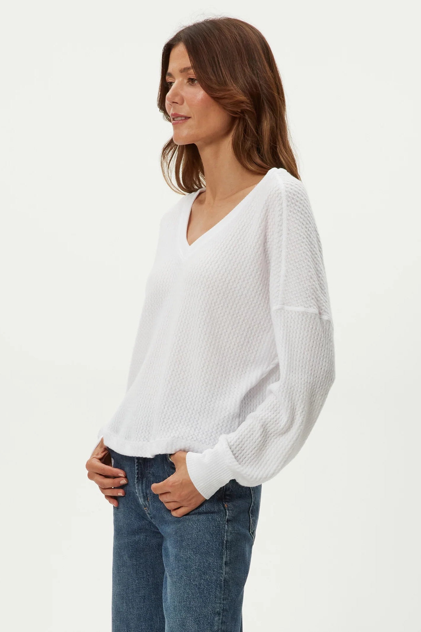 SALMA LONG SLEEVE V-NECK IN WHITE SIDE VIEW