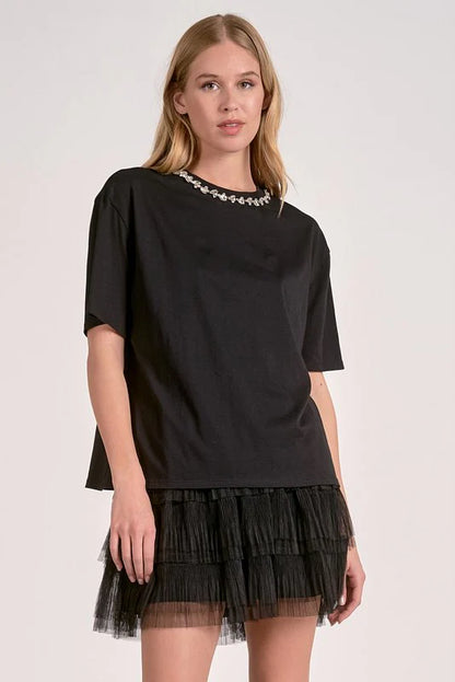 TEE NECK TOP IN BLACK FRONT VIEW