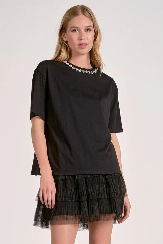 TEE NECK TOP IN BLACK FRONT VIEW