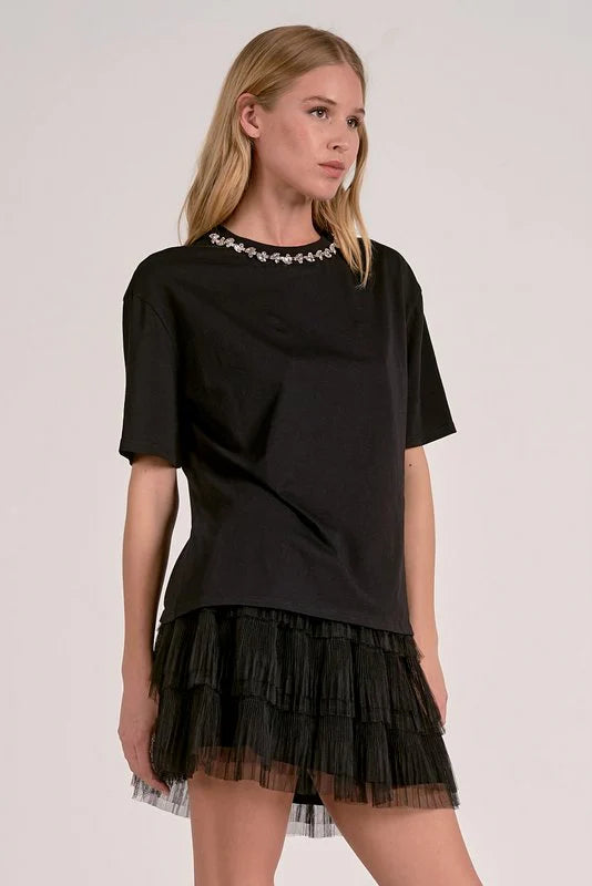 TEE NECK TOP IN BLACK SIDE VIEW