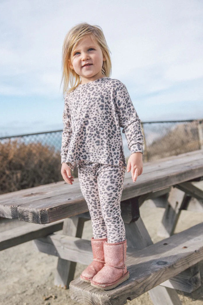 AVA HACCI SET IN SAND FRONT VIEW