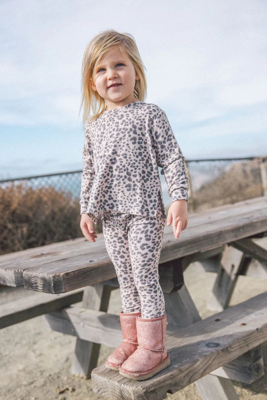 AVA HACCI SET IN SAND FRONT VIEW