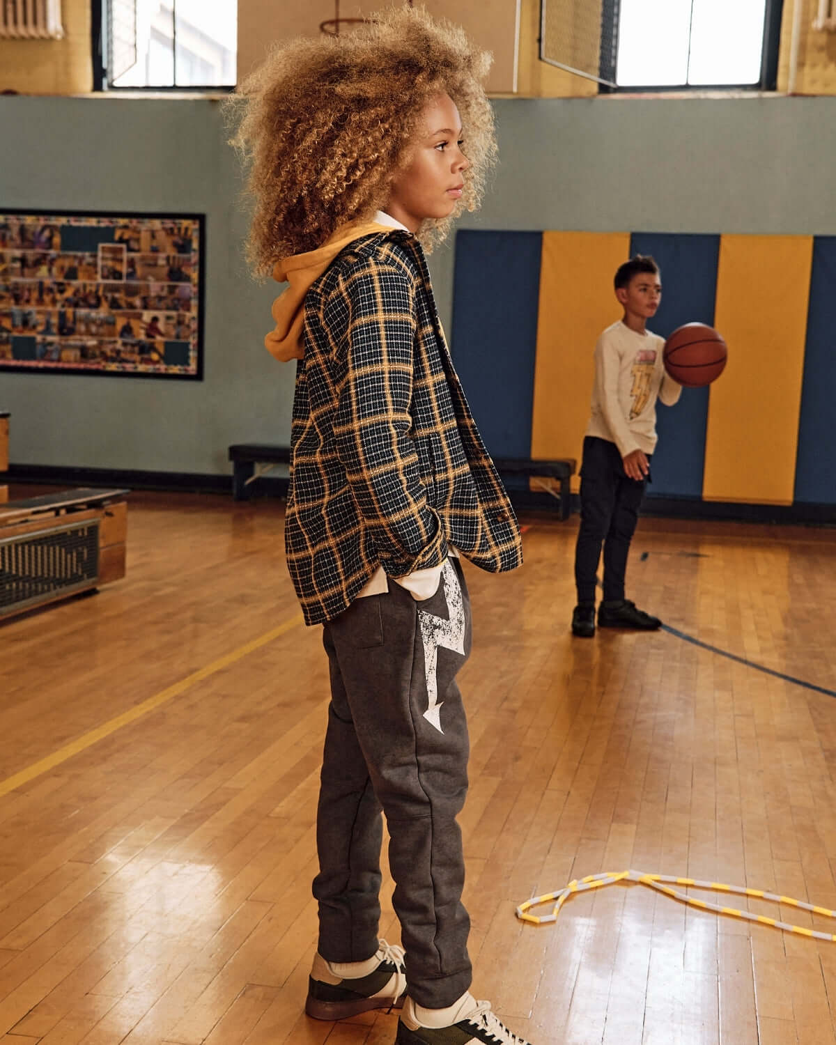 SIDEWALK SWEATS IN WASHED GREY SIDE VIEW