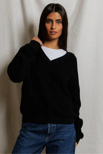ZURI REVERSE FLEECE V-NECK SWEATSHIRT IN TRUE BLACK FRONT VIEW