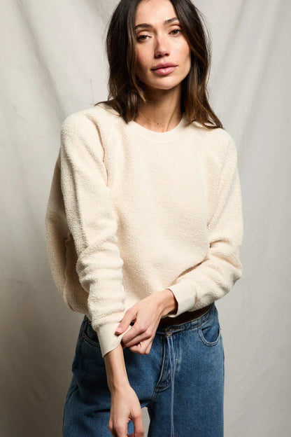 Ziggy fleece long sleeve shrunken crew in sugar (cream) with ribbed cuffs