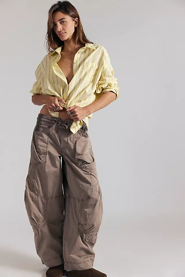 Onset parachute pant in dusted cocoa front view