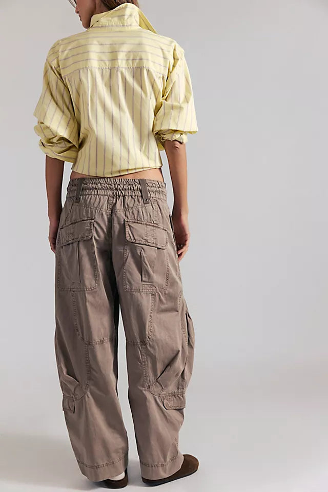 Onset parachute pant in dusted cocoa back  view