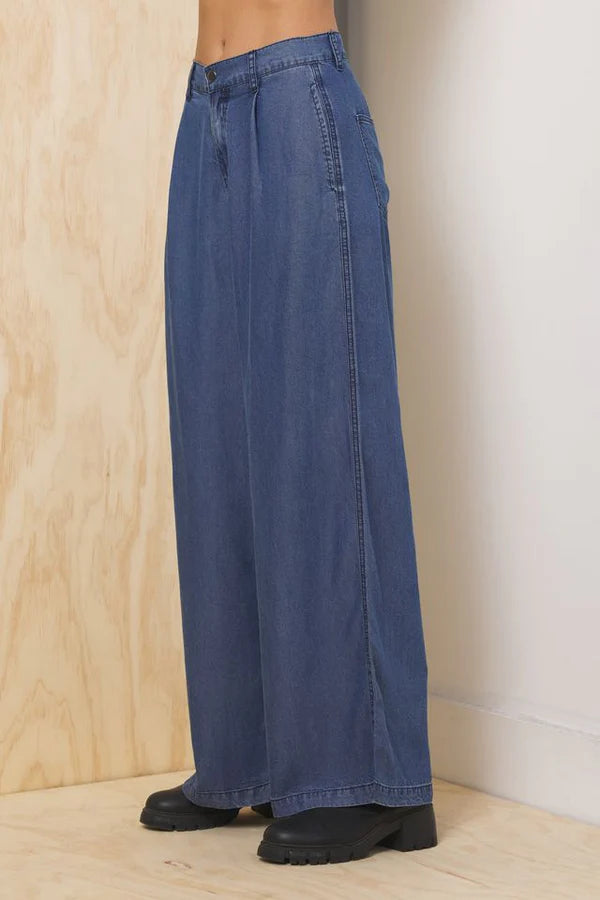 Dark blue wide-leg denim trousers with long straight leg and visible side seam stitching