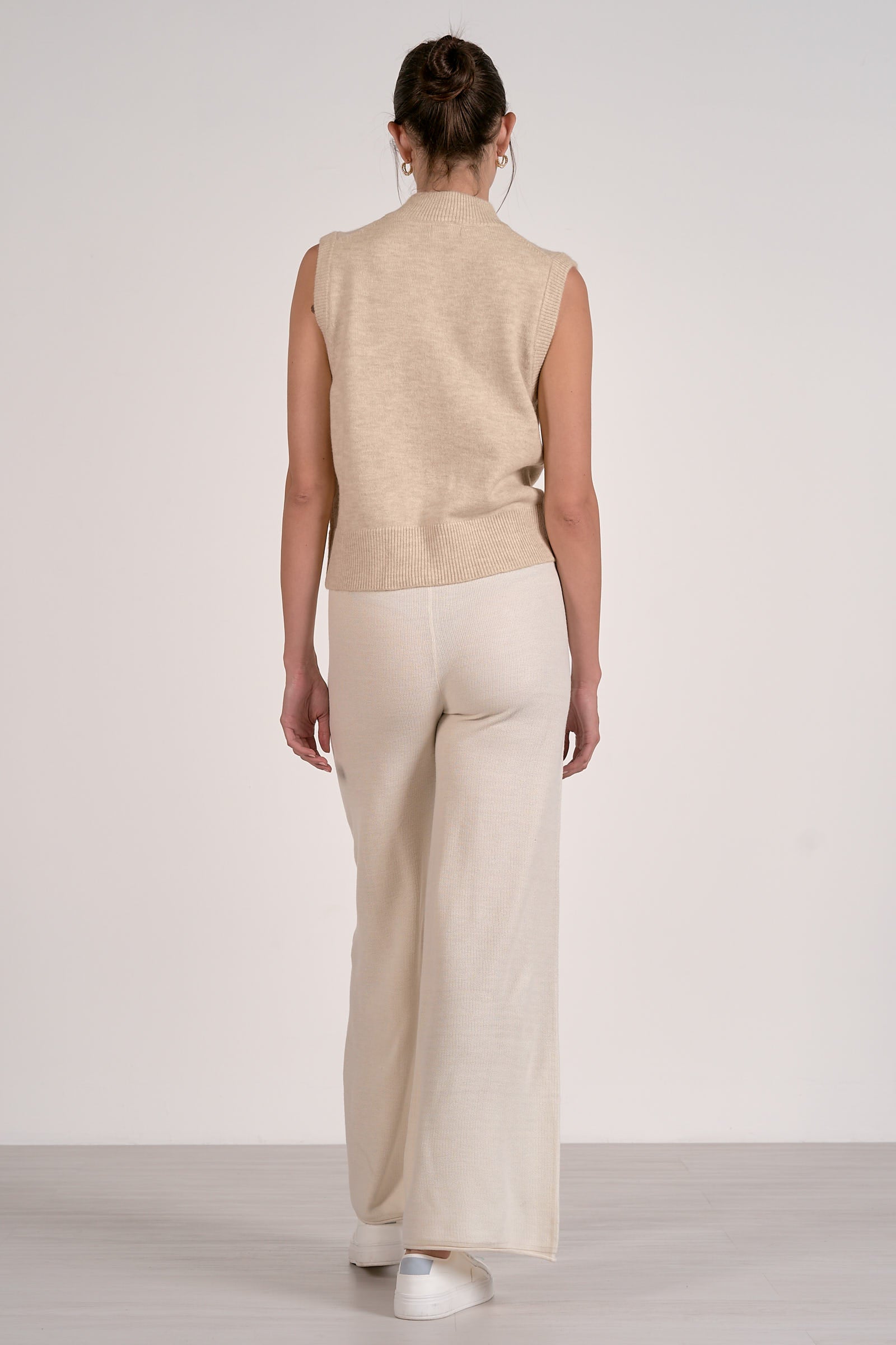 SLEEVELESS ZIP SWEATER IN SAND BACK VIEW