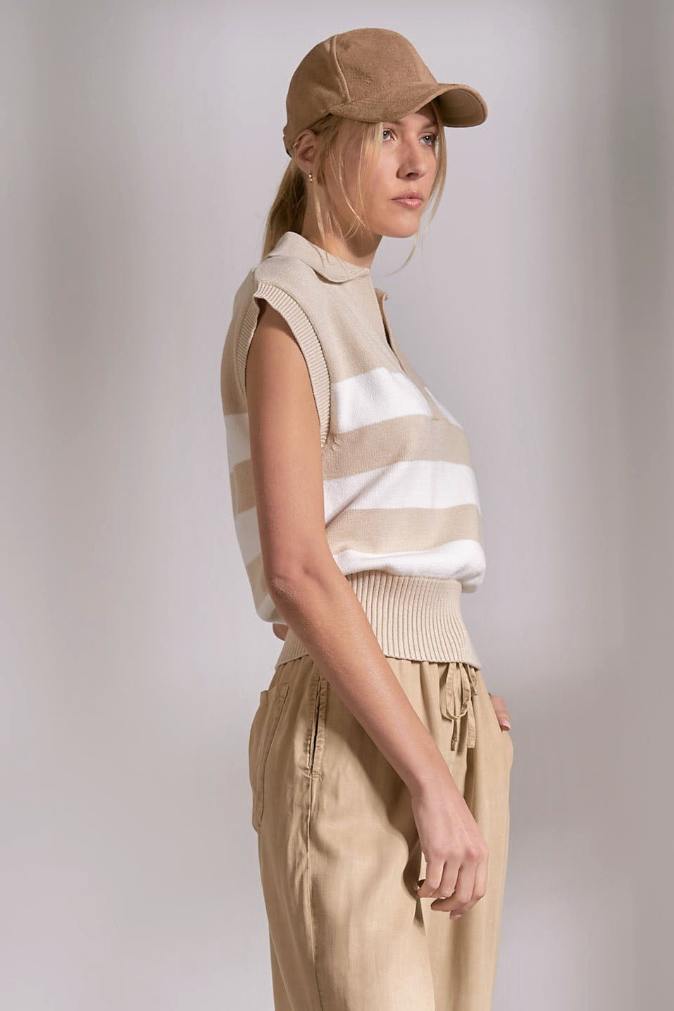 SLEEVELESS COLLAR SWEATER IN BEIGE STRIPE SIDE VIEW
