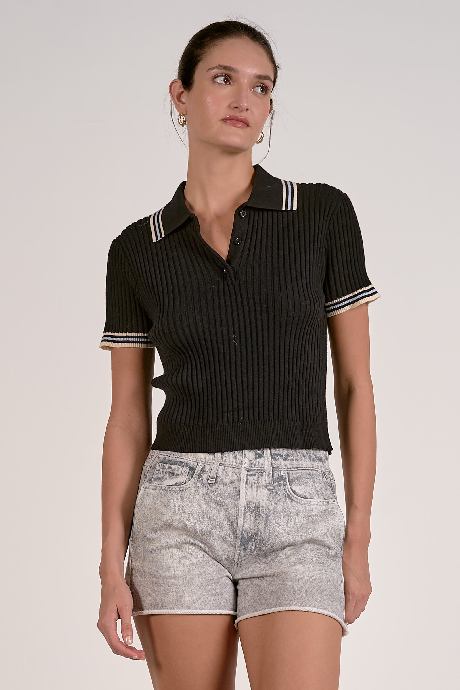 COLLARED SHORT SLEEVE SWEATER IN BLACK FRONT VIEW