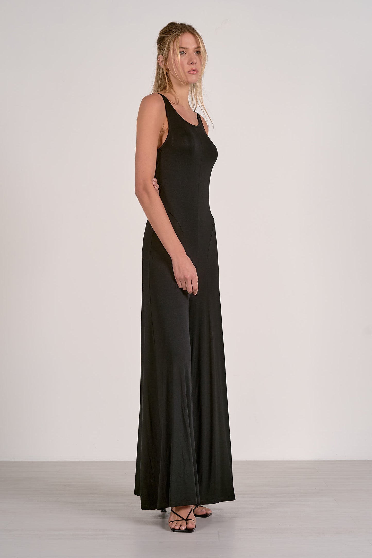 WIDE LEG SLEEVELESS JUMPER IN BLACK SIDE VIEW