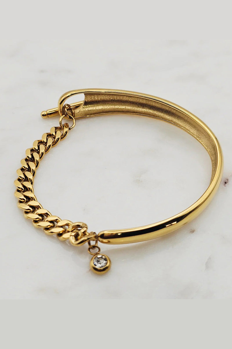 Chunky link bangle with moonstone in gold