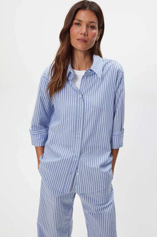 Carson buttondown shirt in sky front view 