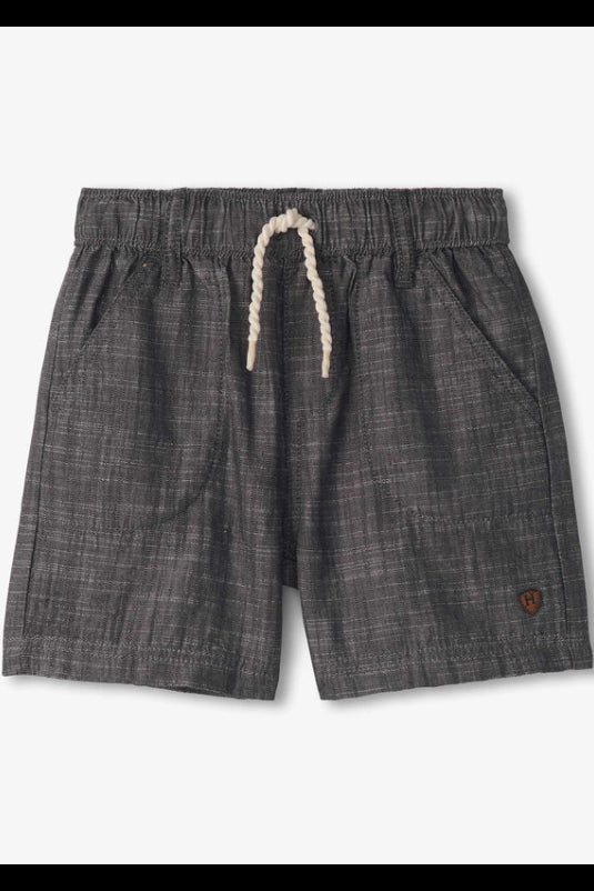 Dunkelgraue Chambray-Shorts mit Tunnelzugbund und beigem Kordelzug