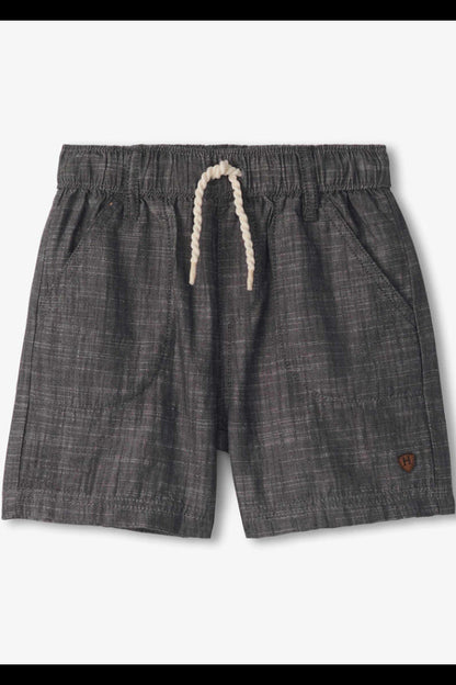 Dunkelgraue Chambray-Shorts mit Tunnelzugbund und beigem Kordelzug