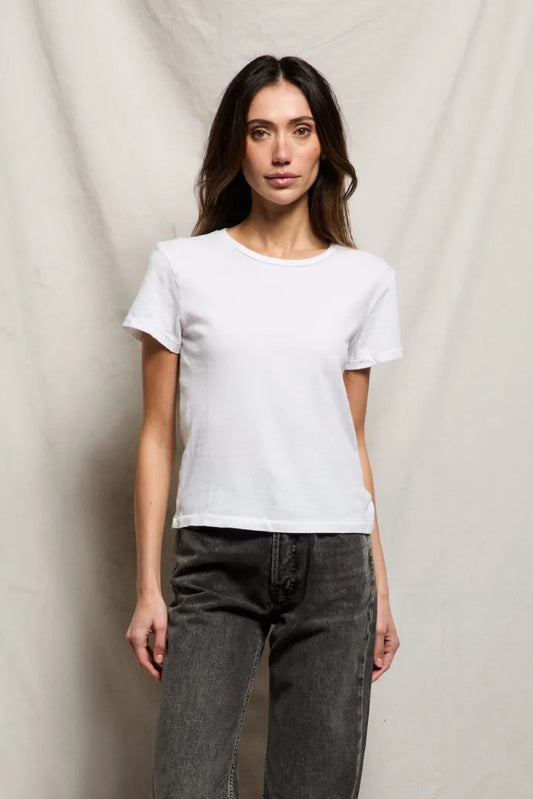 Lisa fitted tee in white