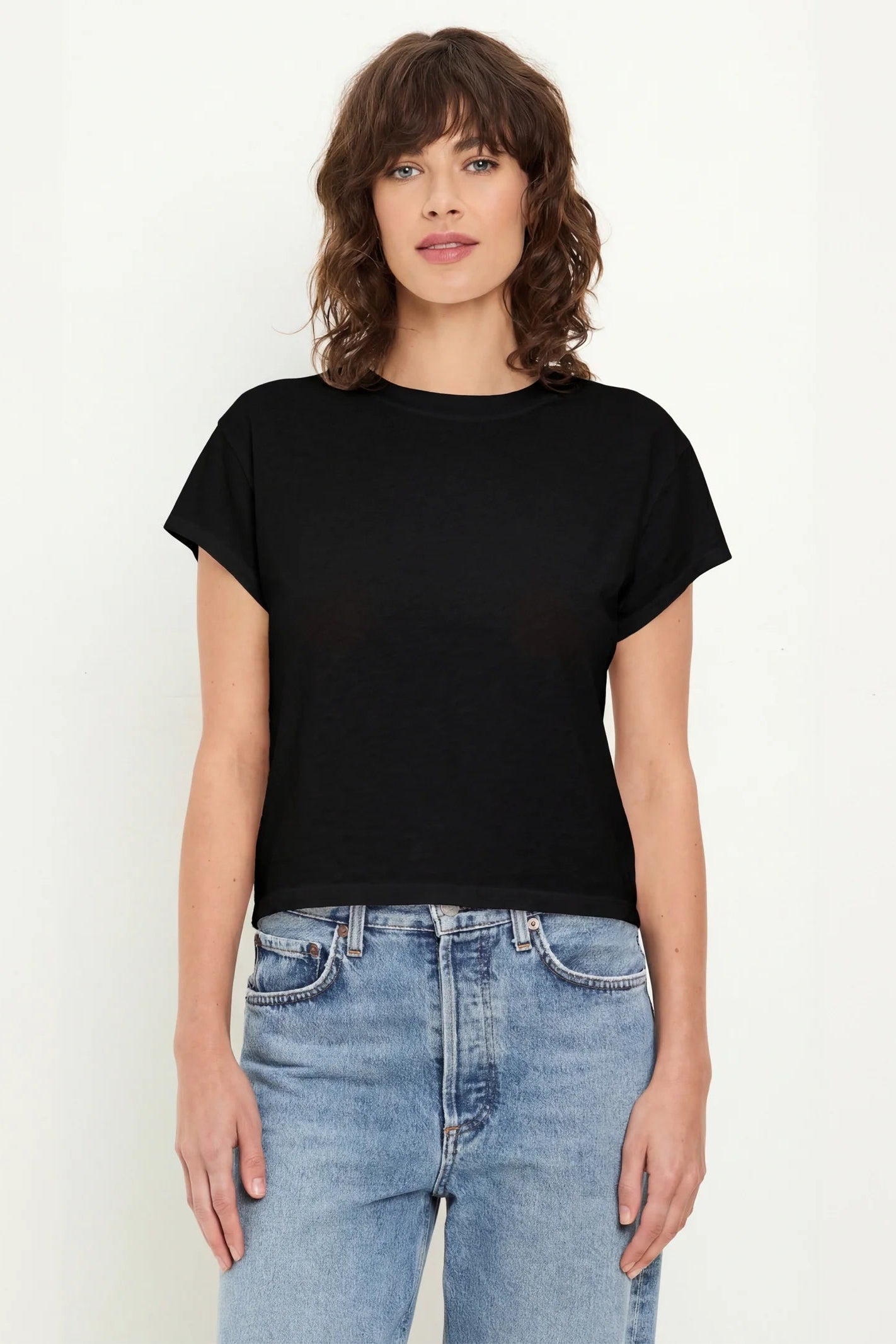 GRAYSON CROPPED CREW NECK IN BLACK FRONT VIEW