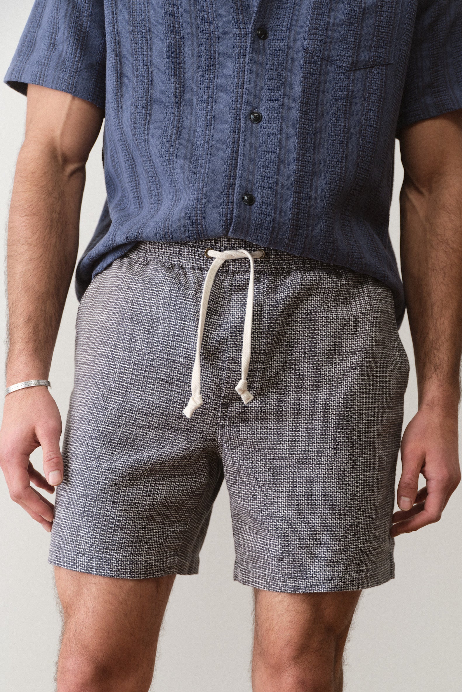 SATURDAY BEACH SHORT 6" IN INDIA INK FRONT VIEW