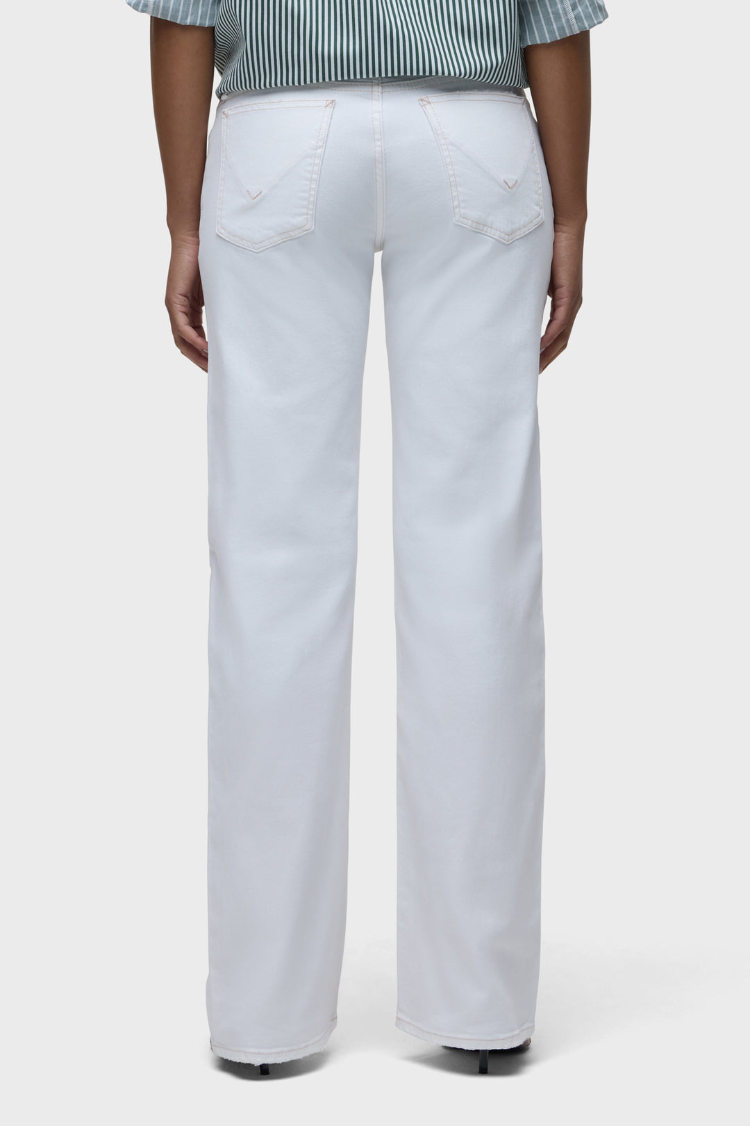 White low-rise loose straight pants with two back patch pockets
