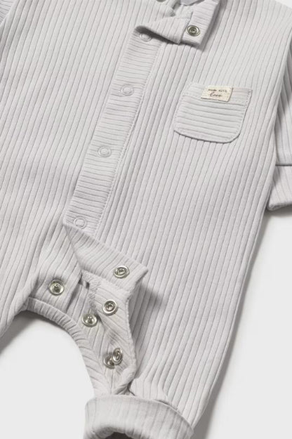 Dettaglio LONG ONESIE senza piedini SILVER: bottoni, placket e tasca sul petto