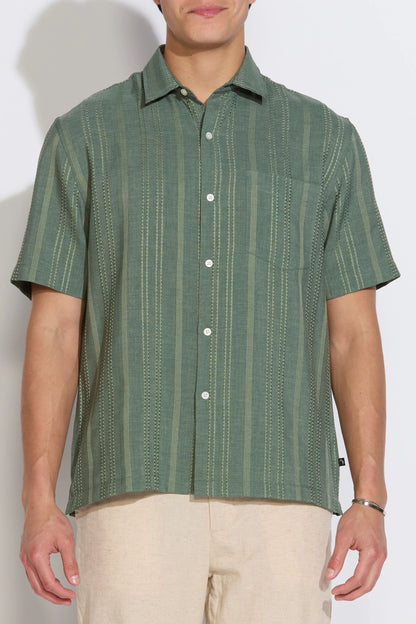 Bataraza short sleeve woven shirt in hunter green front view