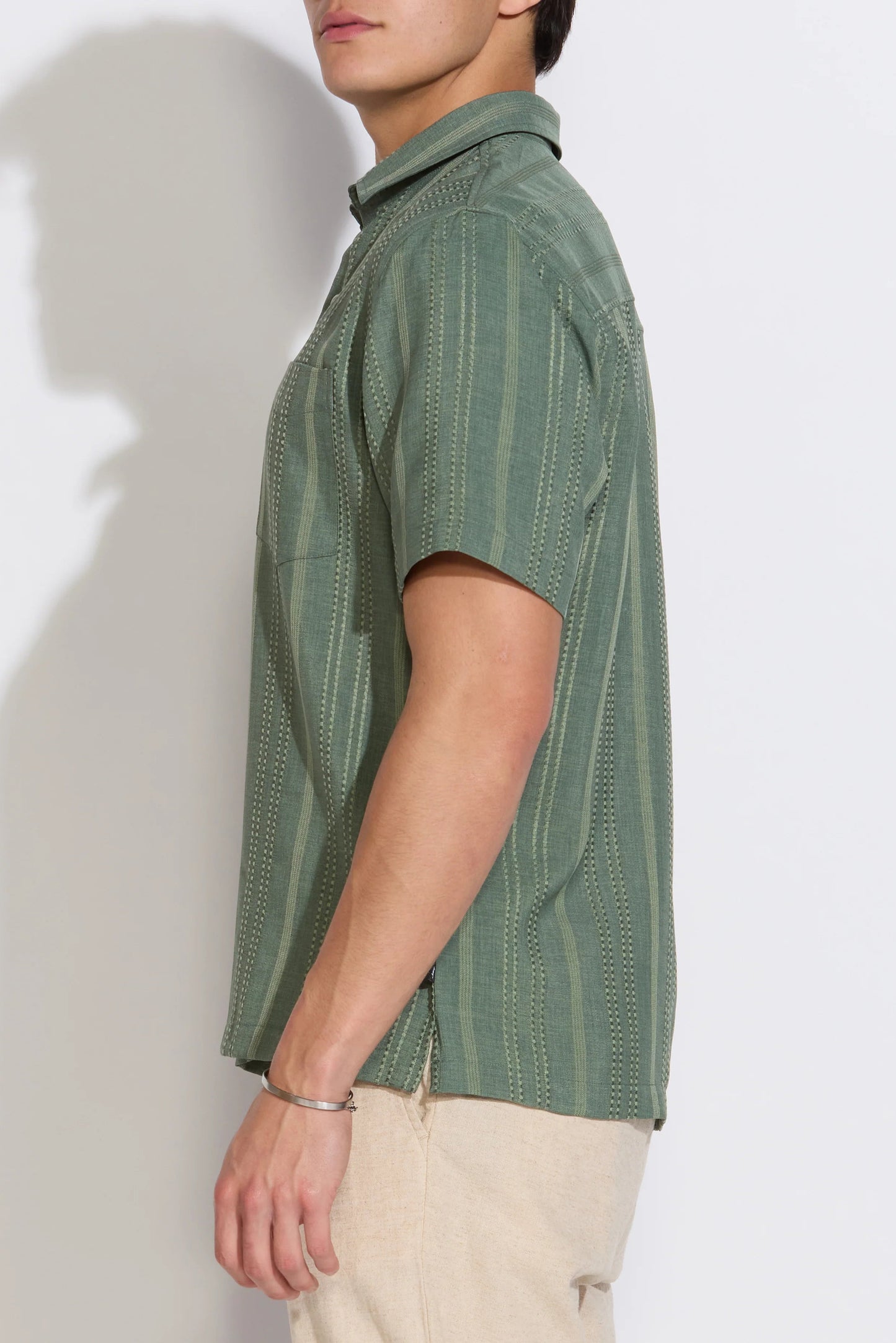 Bataraza short sleeve woven shirt in hunter green side view