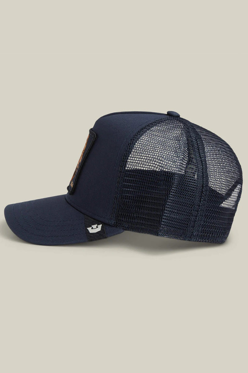 Bear trucker in edge side view