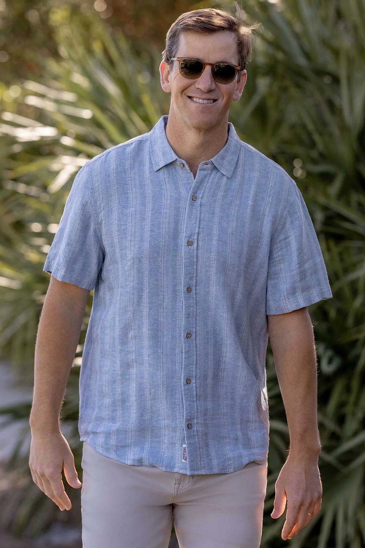 Oceanside short sleeve linen blend shirt in light blue front view