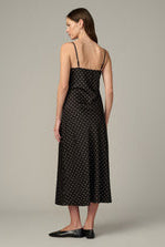 THE INES SLIP DRESS Rückansicht, schwarzes Midikleid mit Punkten