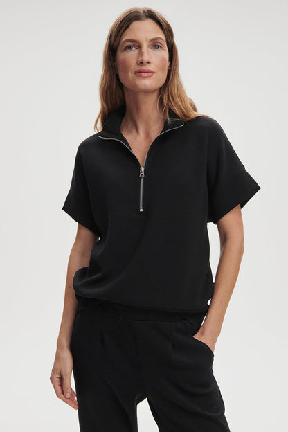 Short-sleeve half-zip sweatshirt, black, with silver zipper and stand collar.