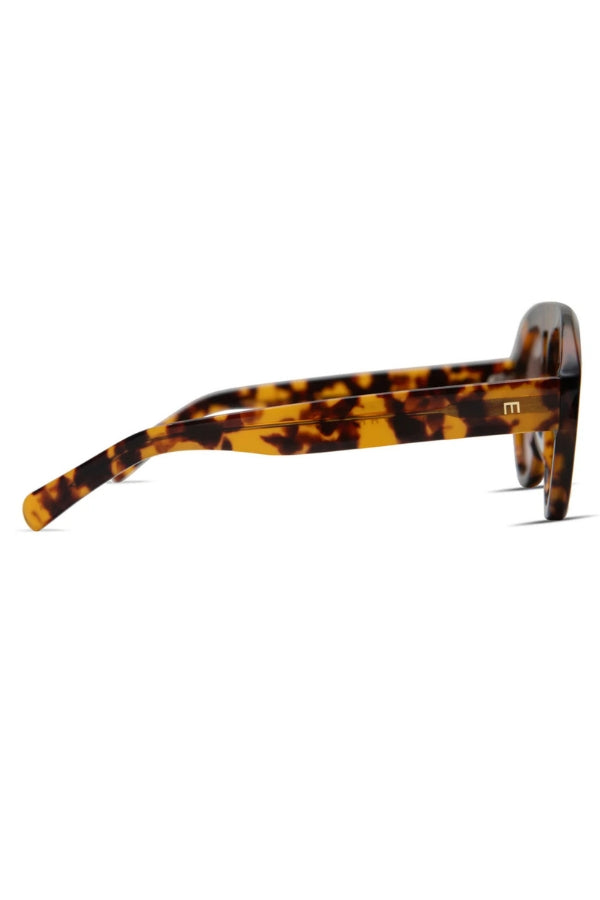 Brown tortoise sunglasses, side view with curved temple arm