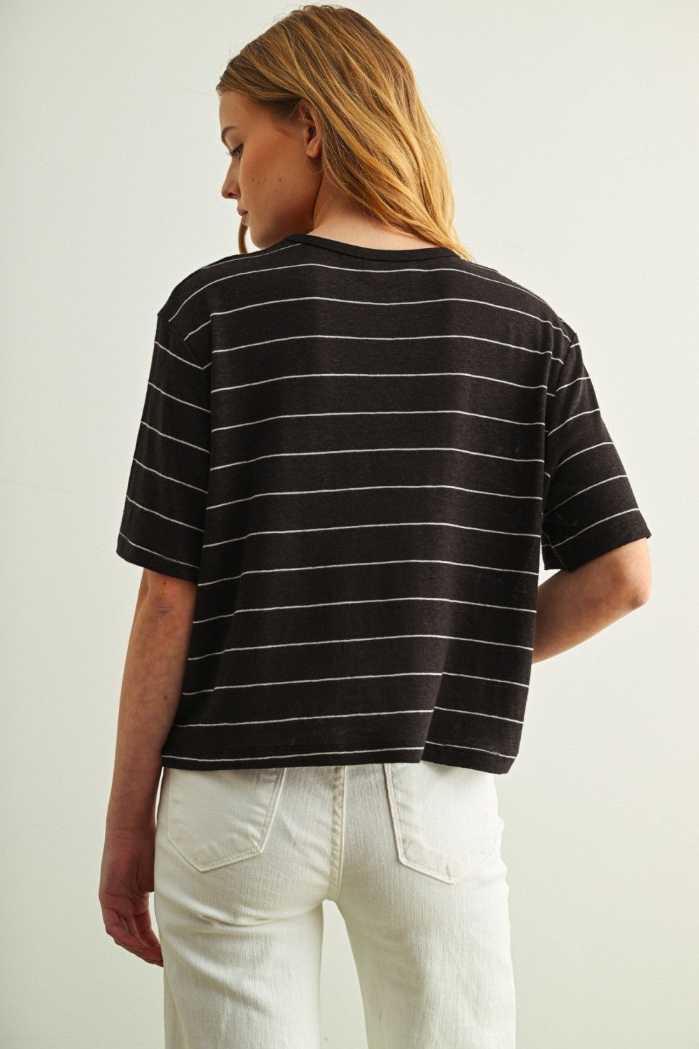 Striped linen top in black/white with horizontal stripes, back view, short sleeves