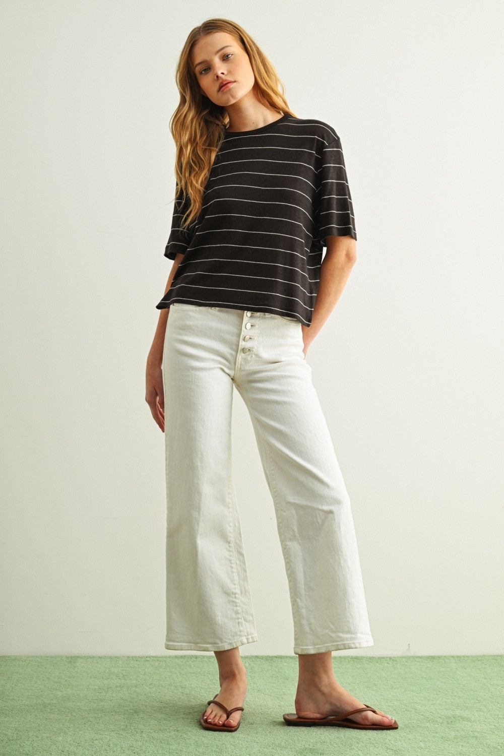 Striped linen top in black/white with horizontal stripes, wide short sleeves